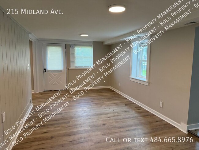 Building Photo - 215 Midland Ave