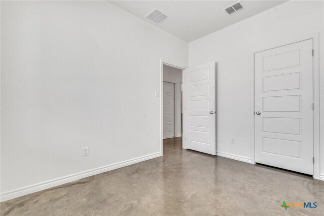 Building Photo - 3902 American Elm