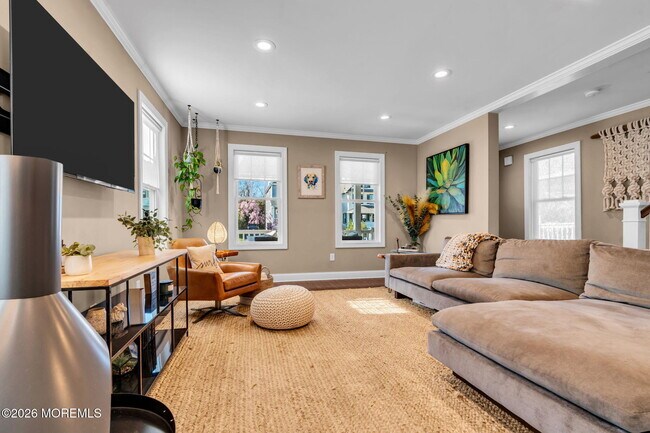 Building Photo - 510 Lareine Ave