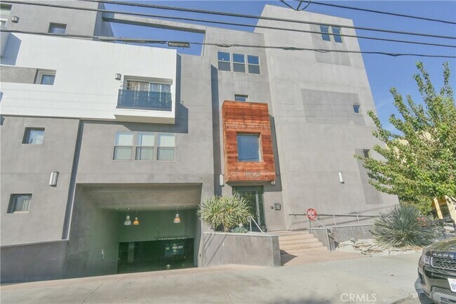 Primary Photo - 11925 Kling St