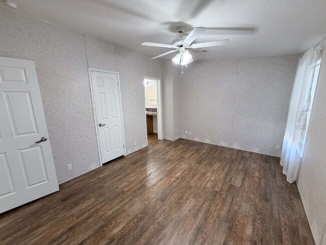 Building Photo - "Serene 3-Bed, 2-Bath Home in Auburndale - 1152 Sq Ft of Comfort on Hickory Rd!"