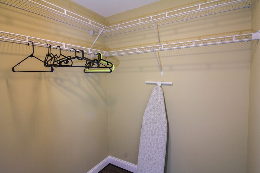 Building Photo - 2762 Cameron Rd