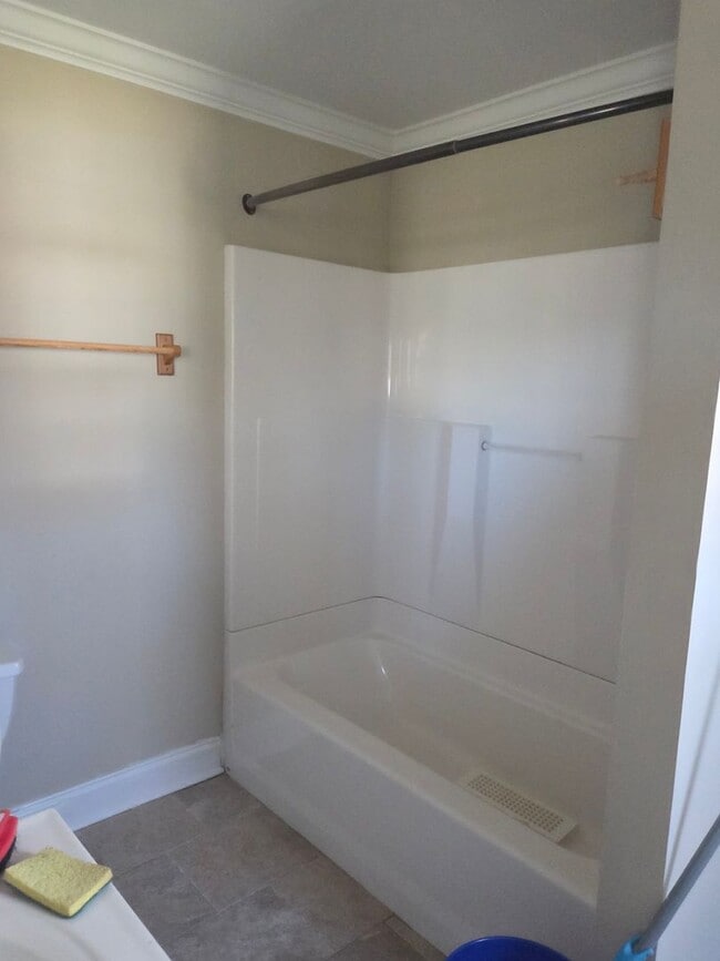 Building Photo - 3bedroom 1bath Ranch style home on level lot one story