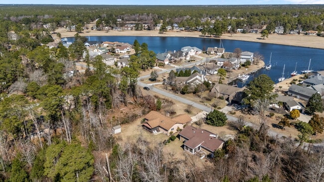 Building Photo - 6115 Gondolier Dr