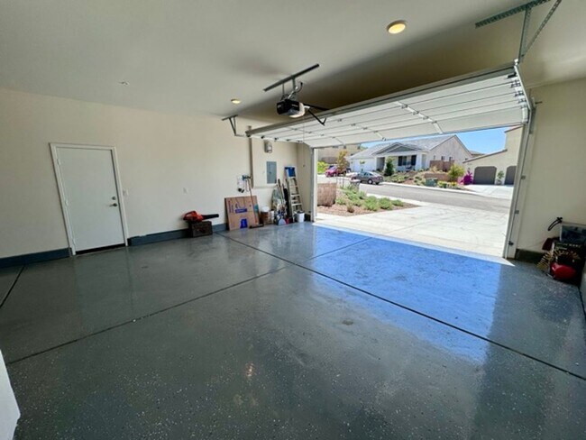 Building Photo - COMING SOON! Beautiful 4 bedroom Single St...