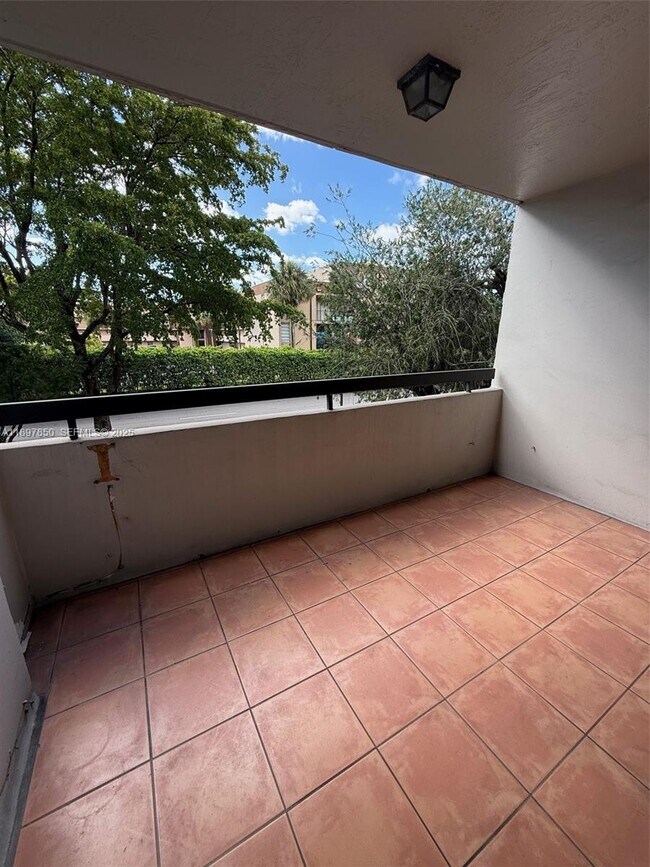 Building Photo - 802 NW 87th Ave