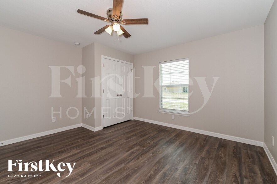 Building Photo - 3237 NW 41st Pl