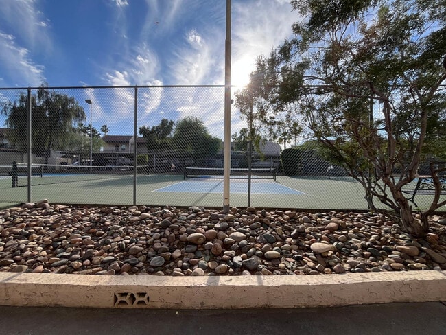 Building Photo - 11040 N 28th Dr