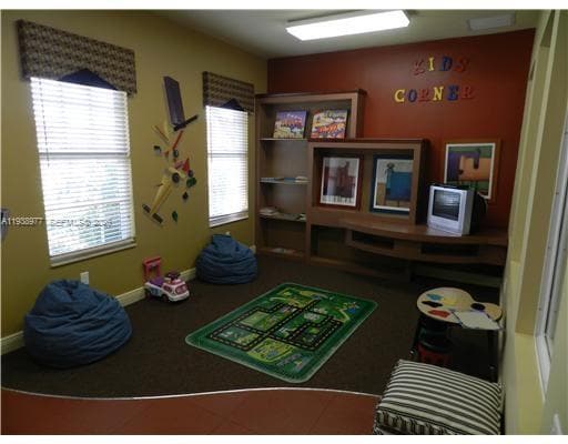 Building Photo - 917 SW 147th Ave