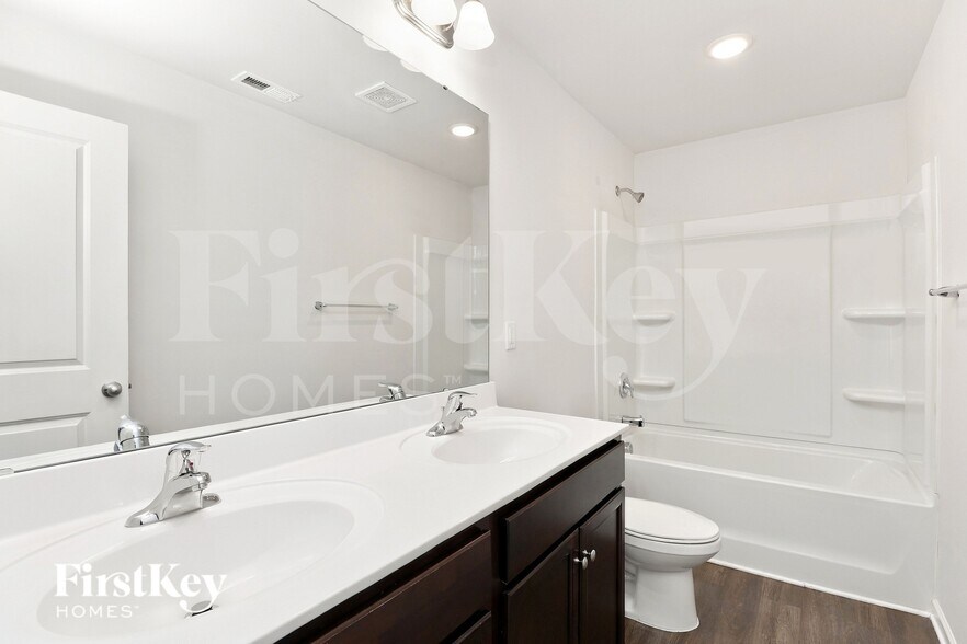 Building Photo - 5435 Cobblestone Glen Dr