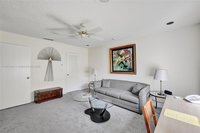 Building Photo - 8511 Casa Del Lago