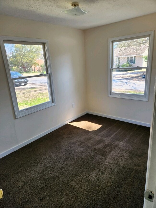 Building Photo - 2 bedroom 1 bath house in New Bern