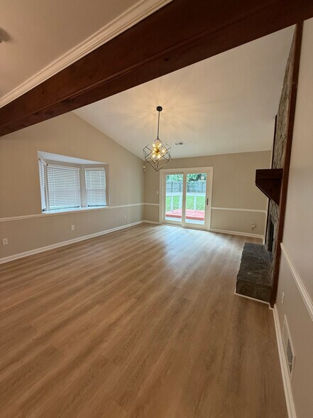 Building Photo - 8303 Mountain Pass