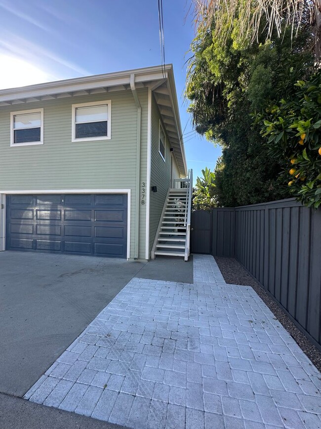 Building Photo - 335 S Grand St