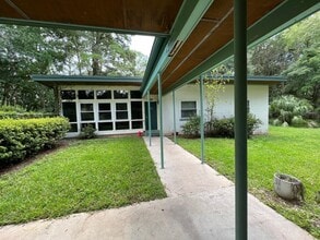 Building Photo - 2002 Chowkeebin Nene