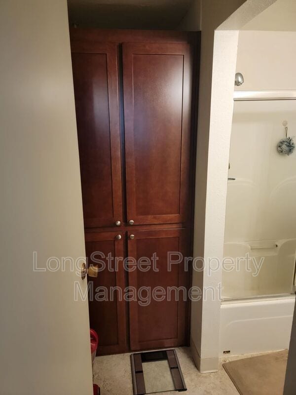 Building Photo - 654 SW 7th St