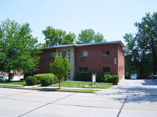 Building Exterior - 2000 Bellevue Ave
