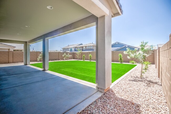 Building Photo - Beautiful 5 Bedroom at Desert place!