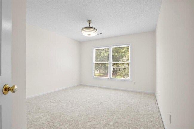 Building Photo - 11005 Glenbarr Dr
