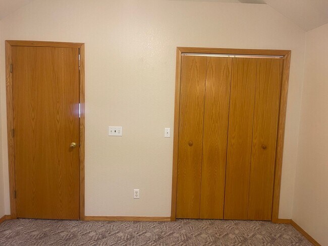 Building Photo - OZARK HOME CHECK OUT this charming 3 bedro...