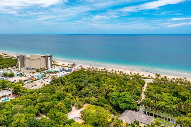 Building Photo - Beachfront Bloo's -2 Units-Ocean View Balc...