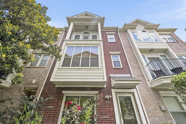 Building Photo - 2913 Crawford St