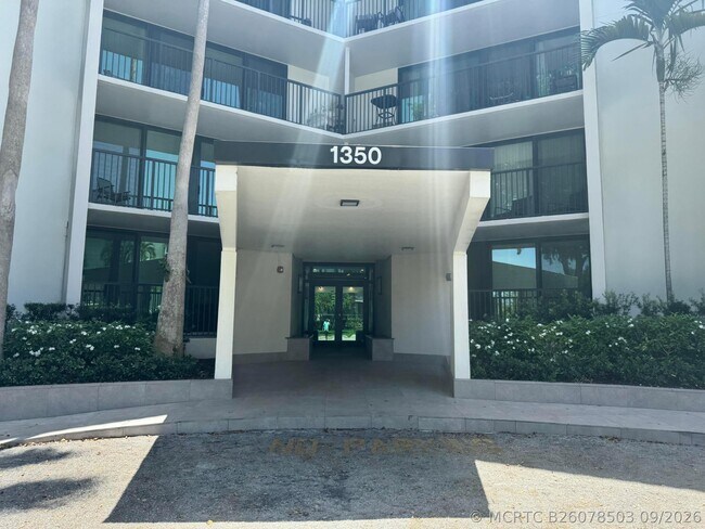 Building Photo - 1350 River Reach Dr