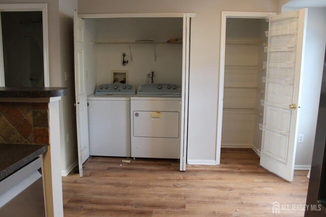 Building Photo - 53 Giera Ct
