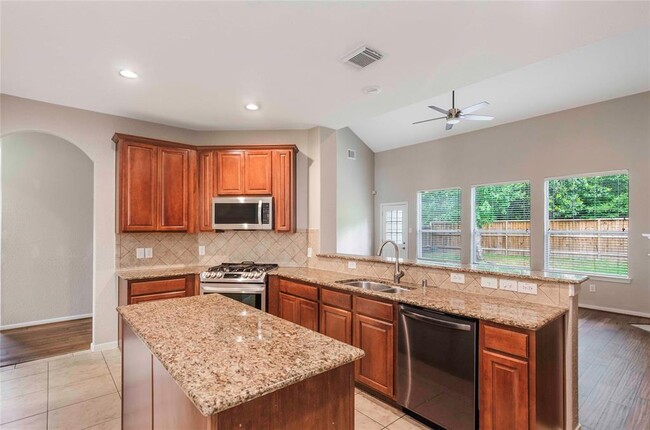 Building Photo - 6 Colewood Ct