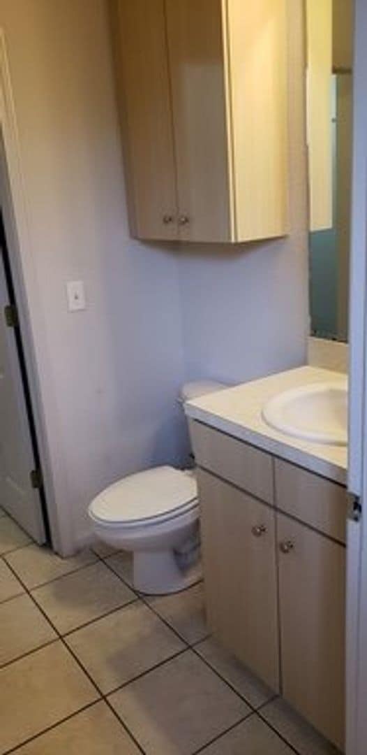 Building Photo - 3/2.5 RARE TOWNHOME NEW PAINT & CARPET