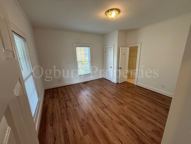 Building Photo - 1034 Franklin St SW