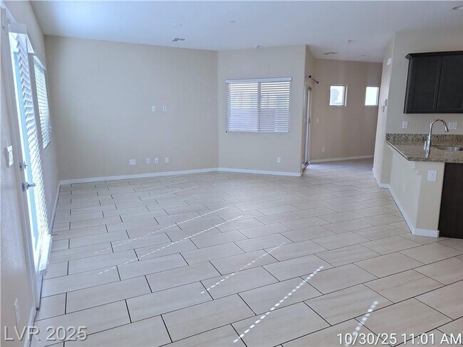 Building Photo - Lovely 2 Story Home!