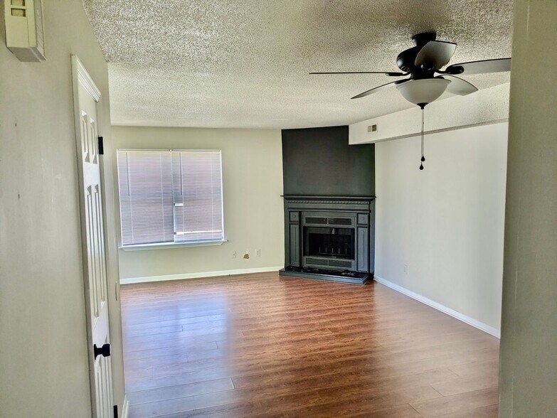 Building Photo - 143 Montague Dr