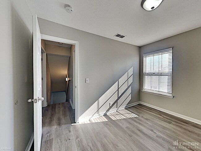 Building Photo - 3032 Ace Wintermeyer Dr