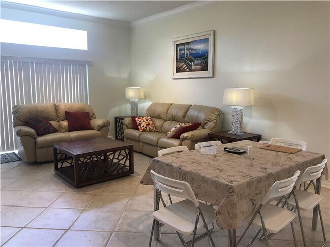 Building Photo - 1118 Chinaberry Dr
