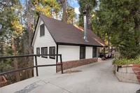 Building Photo - Beautifully Updated,