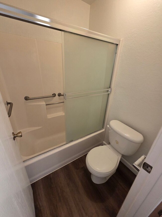 Building Photo - Turlock condo - 2 bedroom 2 bathroom Single Story