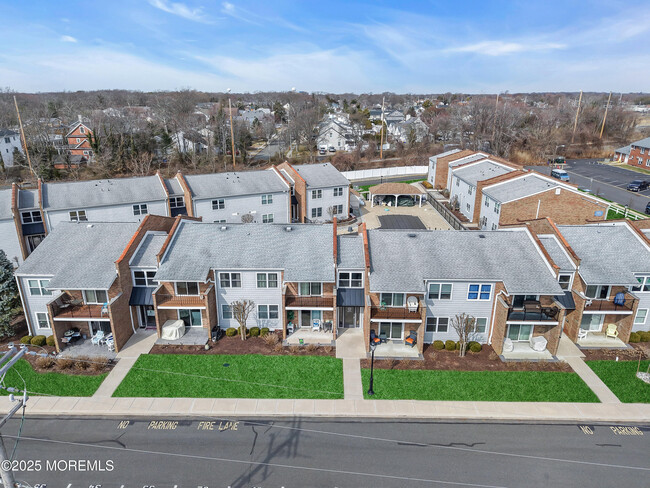 Building Photo - 320 Maryland Ave