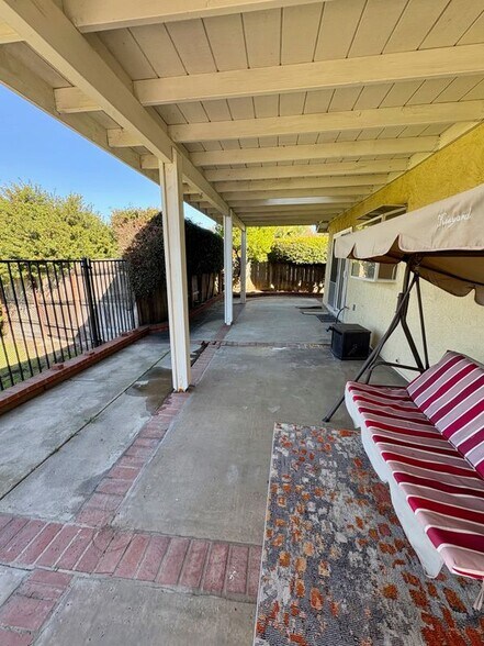 Building Photo - 612 Maybritt Cir