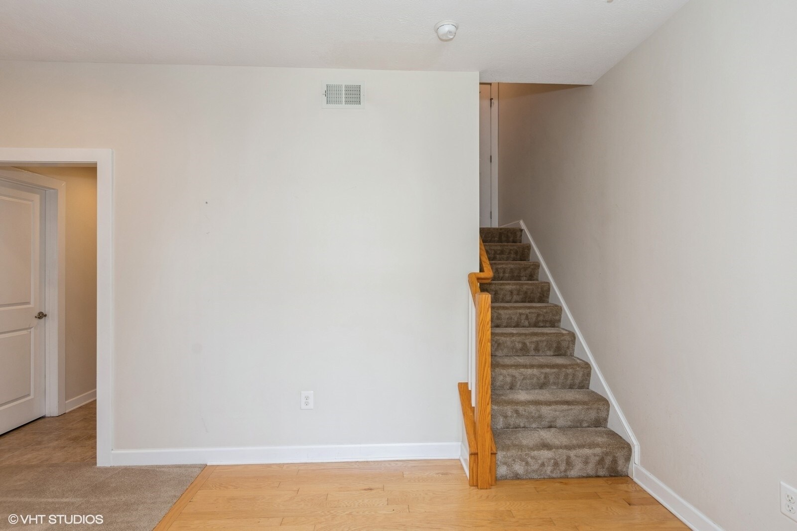 Building Photo - 335 Osona Ln