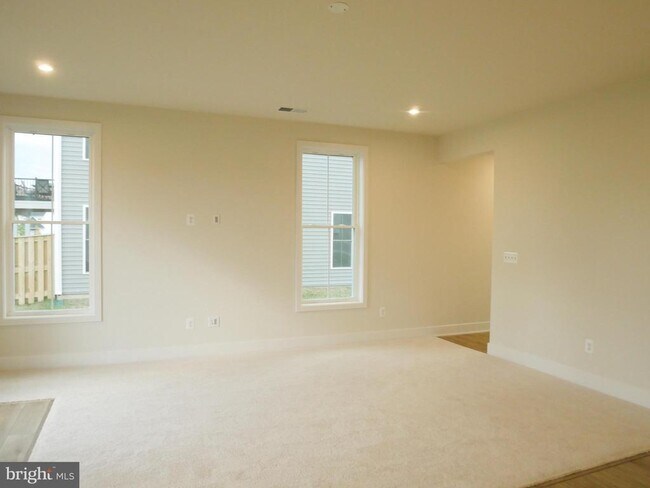 Building Photo - 120 Galaxy Pl