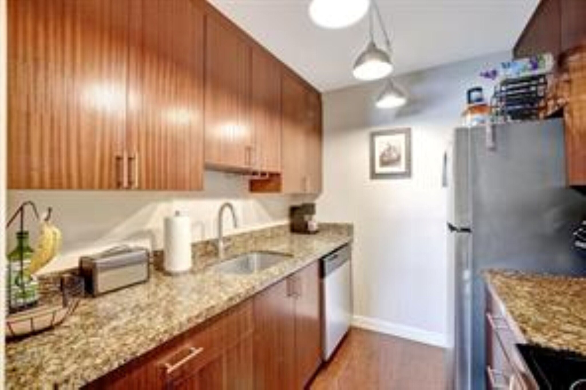 Building Photo - 900 NE 18th Ave