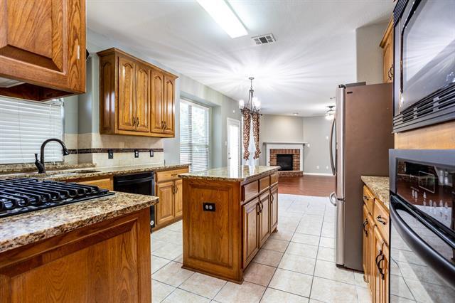 Building Photo - 2208 Kingsley Dr