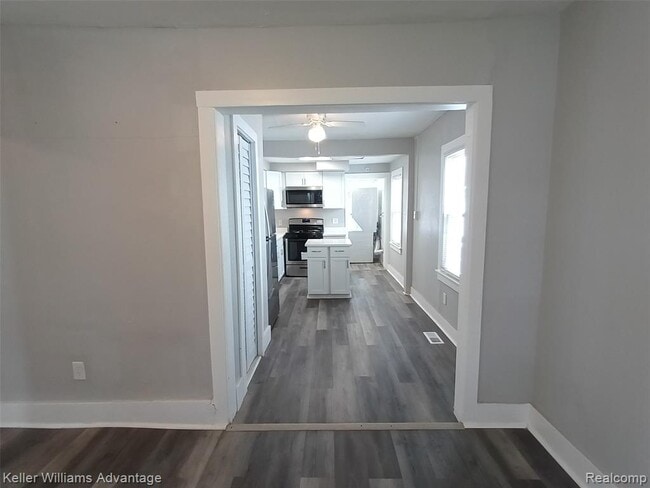 Building Photo - 15345 Sumner