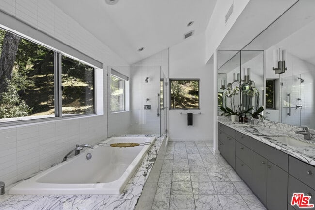 Building Photo - 1500 Rustic Ln