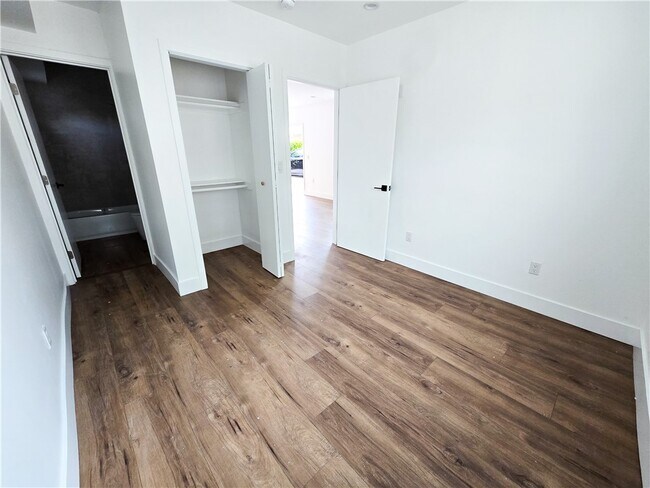 Building Photo - 2814 S Mansfield Ave