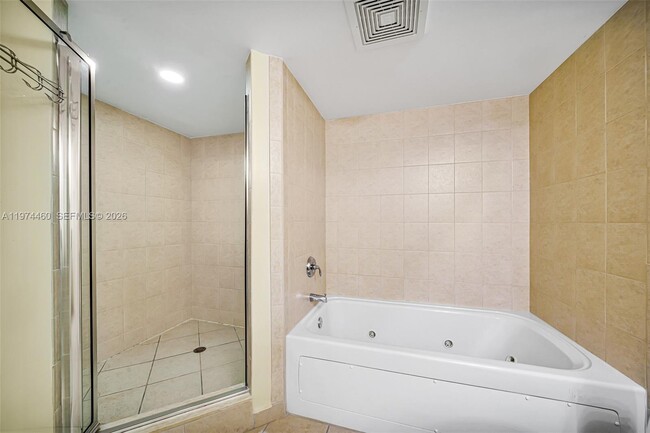 Building Photo - 16699 Collins Ave