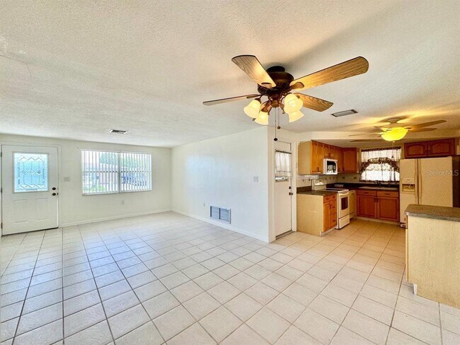 Building Photo - 3131 Roxbury Dr