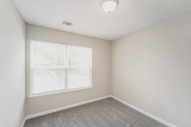 Building Photo - 16927 Greenlawn Hills Ct