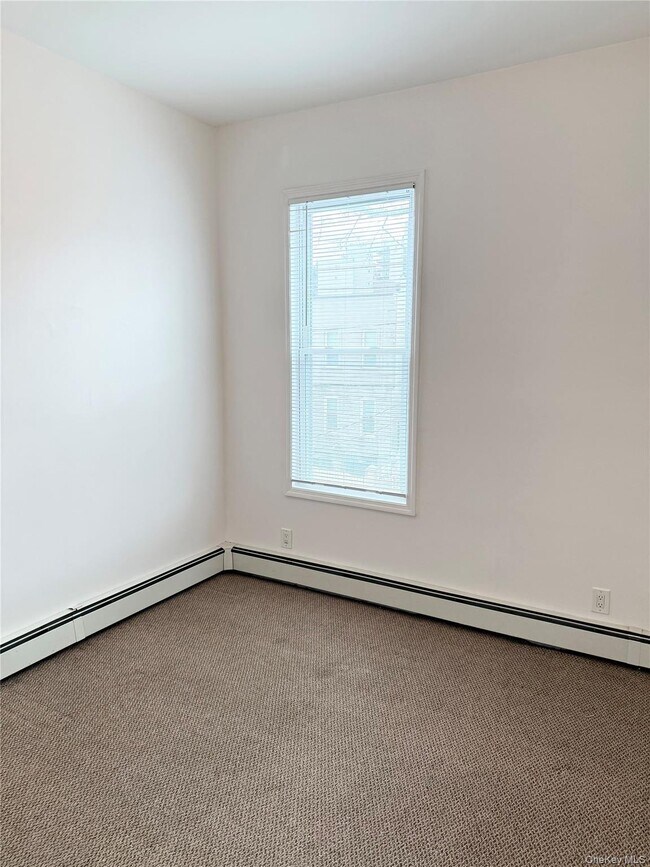 Building Photo - 18-31 25th Rd